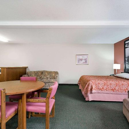 Hotel Super 8 By Wyndham Perham Extérieur photo