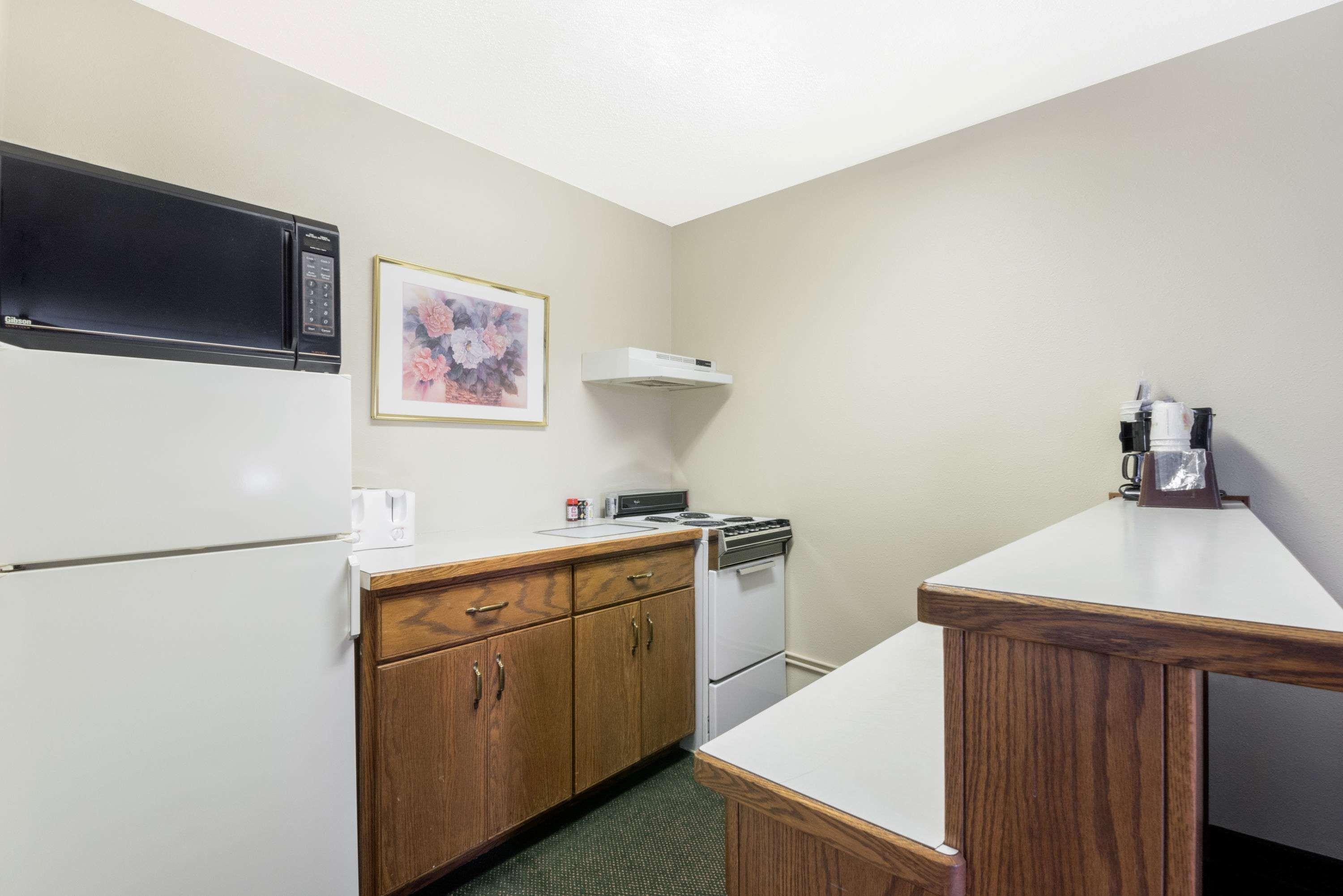Hotel Super 8 By Wyndham Perham Extérieur photo