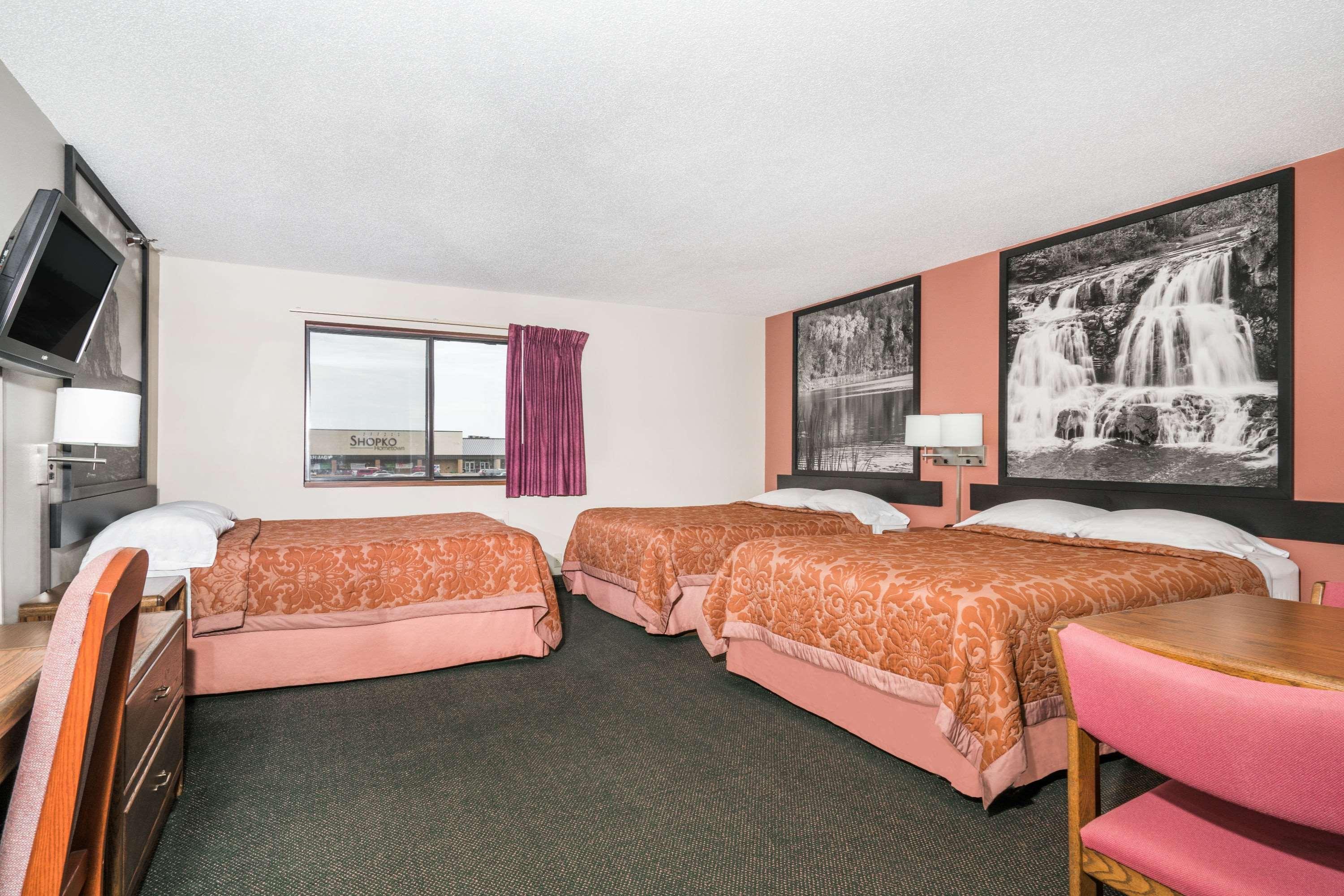 Hotel Super 8 By Wyndham Perham Extérieur photo