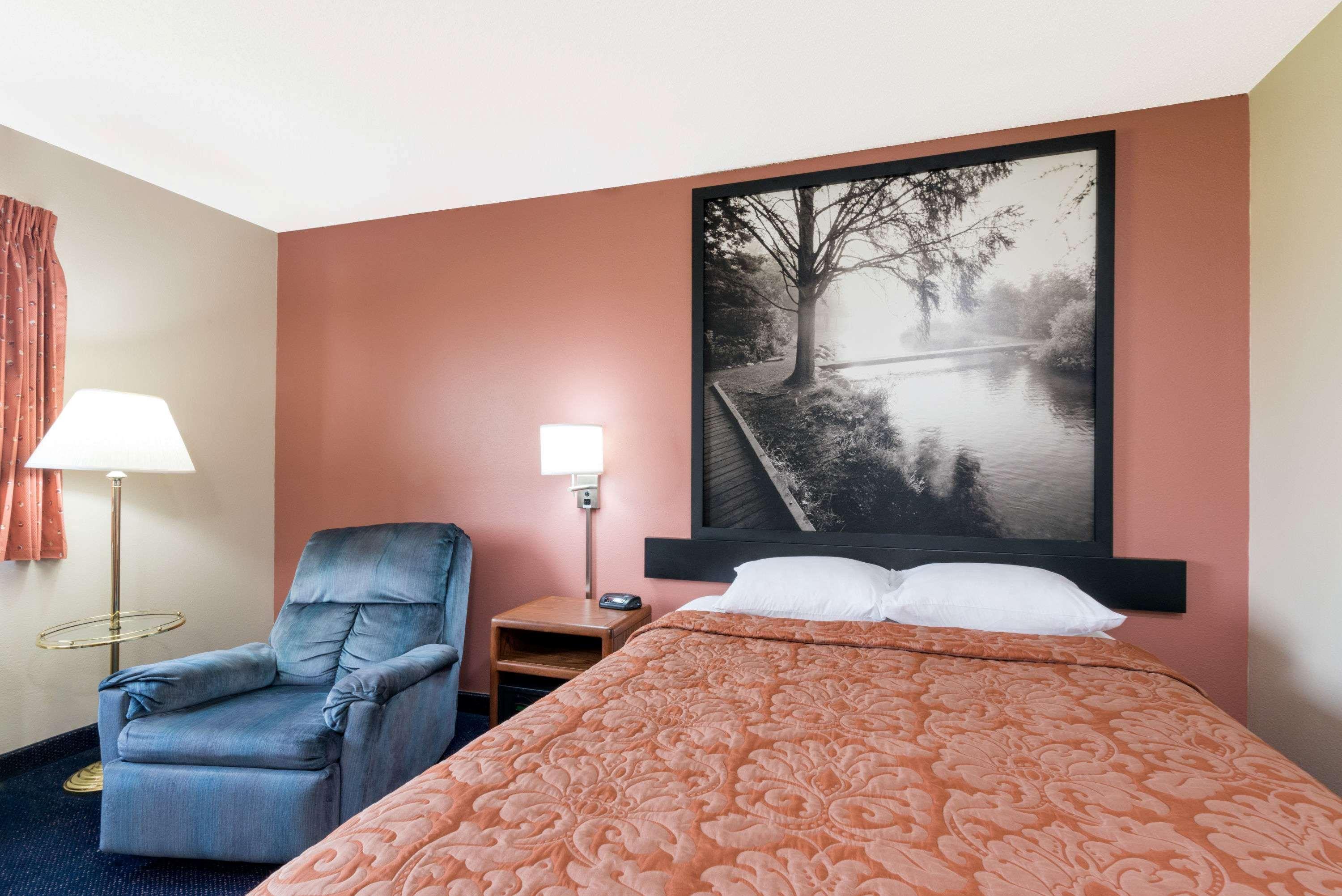 Hotel Super 8 By Wyndham Perham Extérieur photo