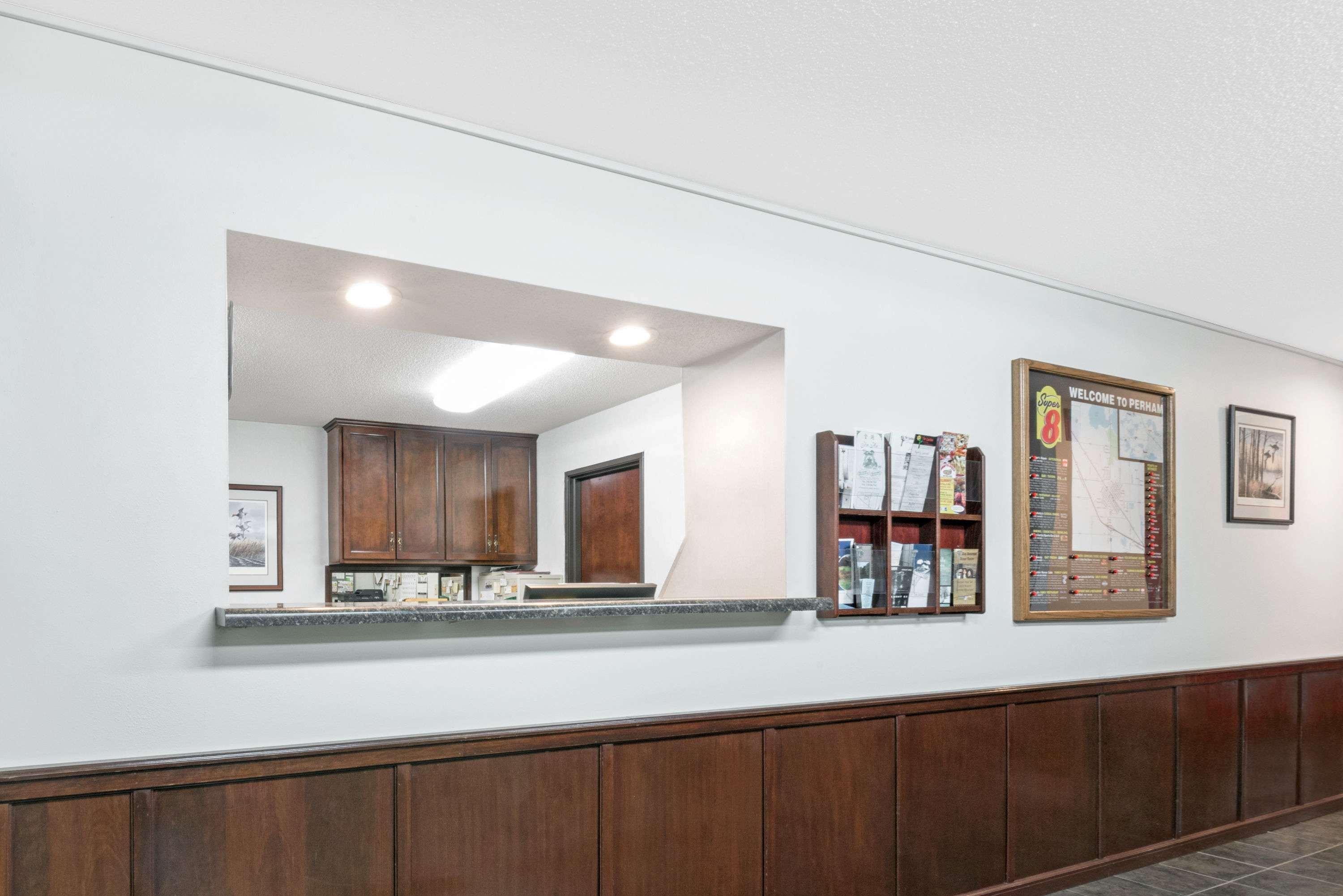 Hotel Super 8 By Wyndham Perham Extérieur photo