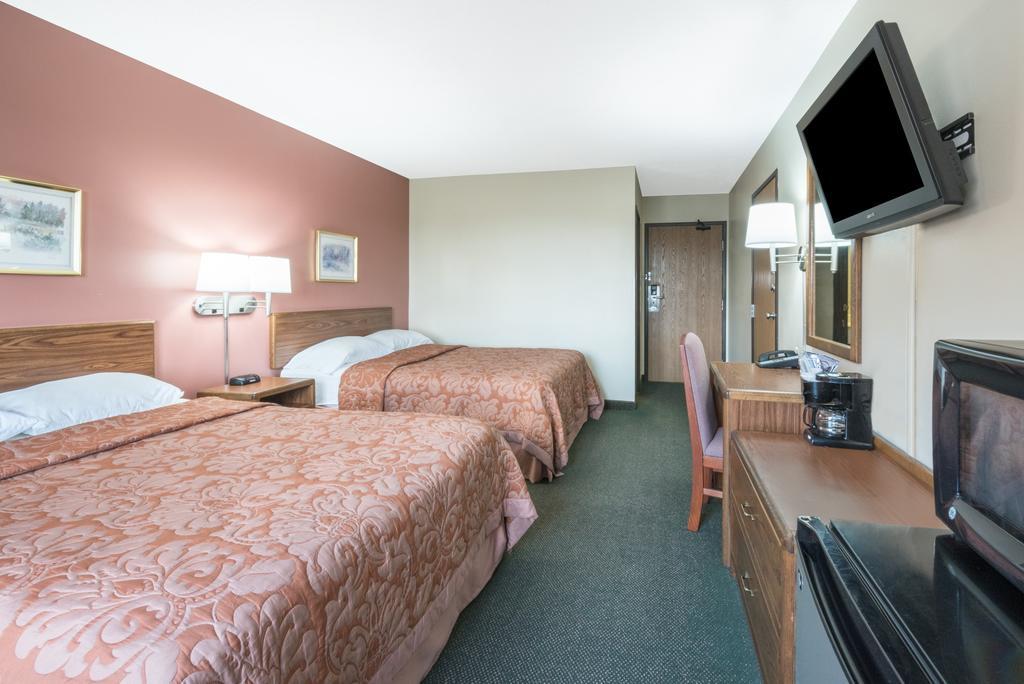Hotel Super 8 By Wyndham Perham Extérieur photo