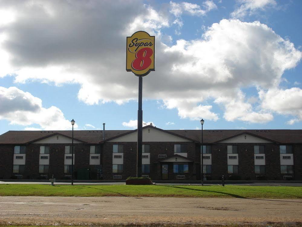 Hotel Super 8 By Wyndham Perham Extérieur photo
